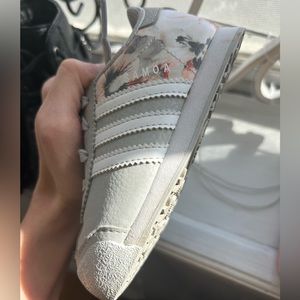 Adidas Girl Toddler Sneakers Grey and White Somoa